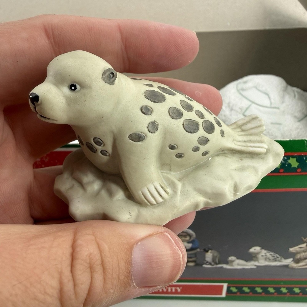 House Of Lloyd Christmas Around The World Arctic Nativity All In Tact Box - Picture 10 of 16